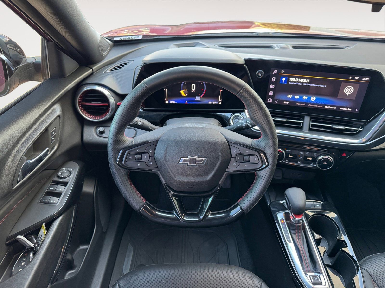 Used 2024 Chevrolet Trax RS w/ Sunroof Package image 12