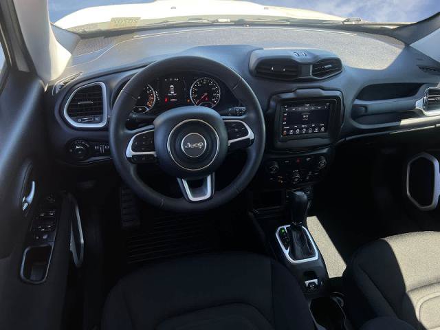 Used 2020 Jeep Renegade Latitude FWD image 13