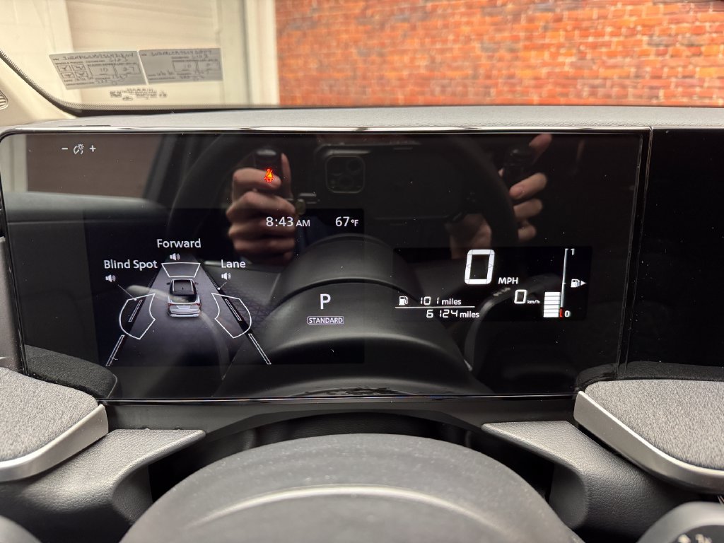 Used 2025 Nissan Kicks SV AWD/4WD image 15