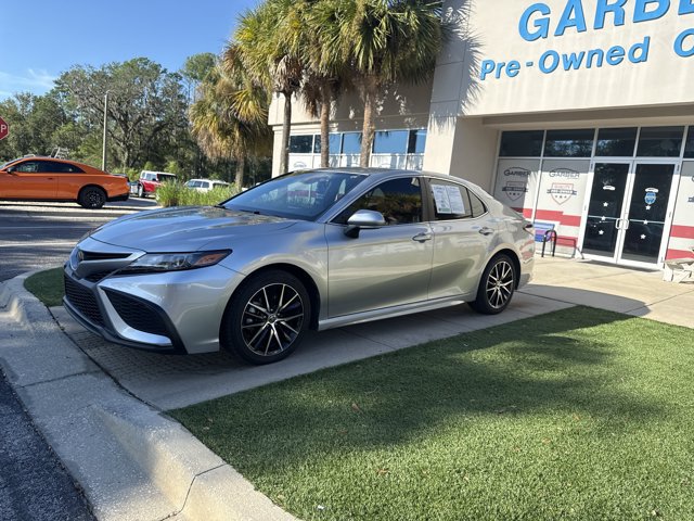 Used 2023 Toyota Camry SE FWD image 9