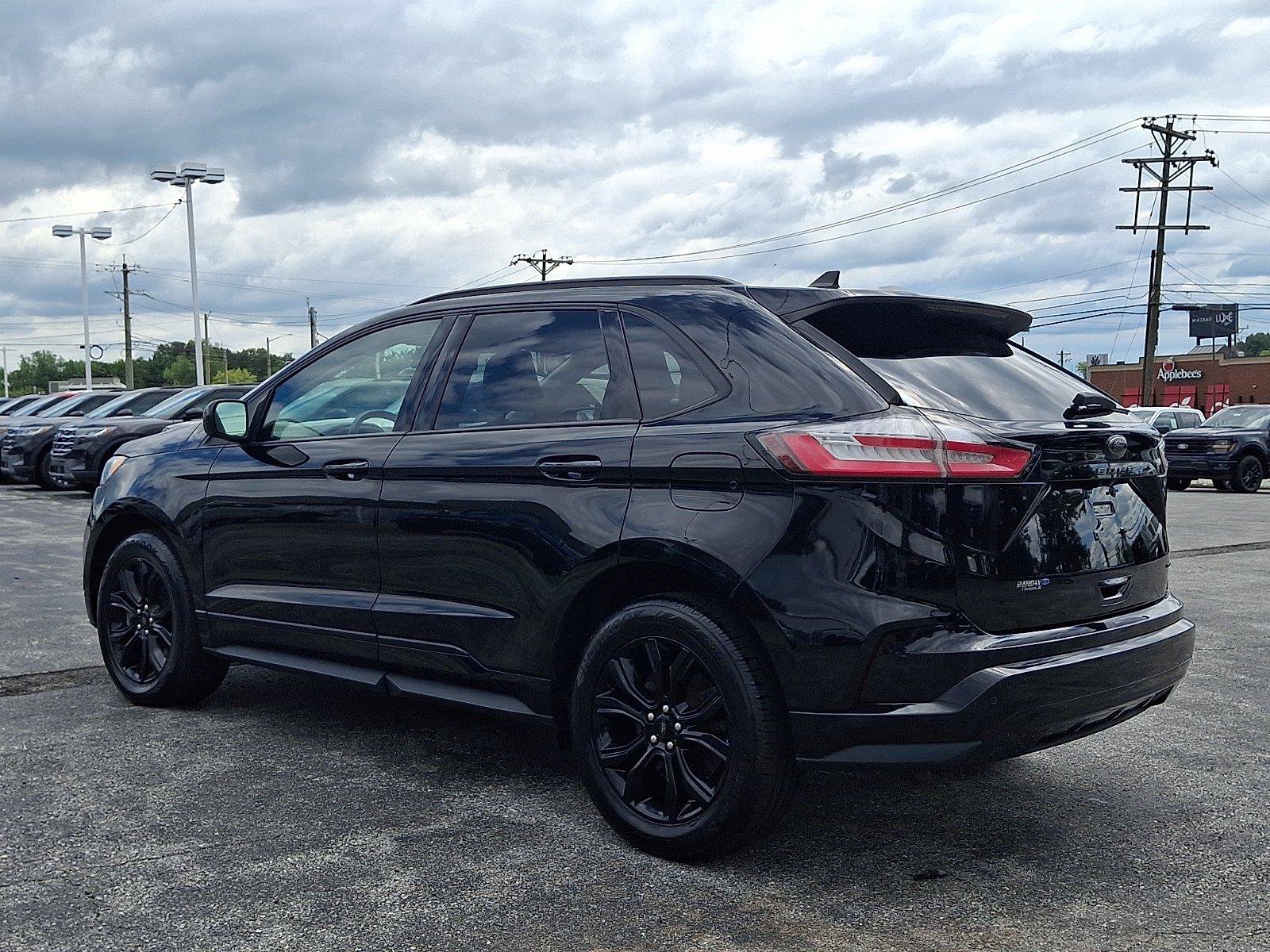 Certified 2022 Ford Edge SE w/ Black Appearance Package AWD/4WD image 4
