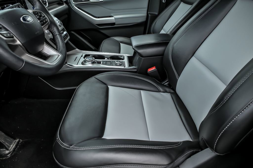 Certified 2024 Ford Explorer XLT w/ Equipment Group 202A AWD/4WD image 15