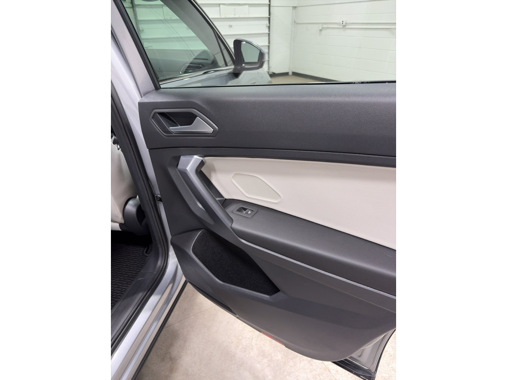 Used 2021 Volkswagen Tiguan SE AWD/4WD image 28