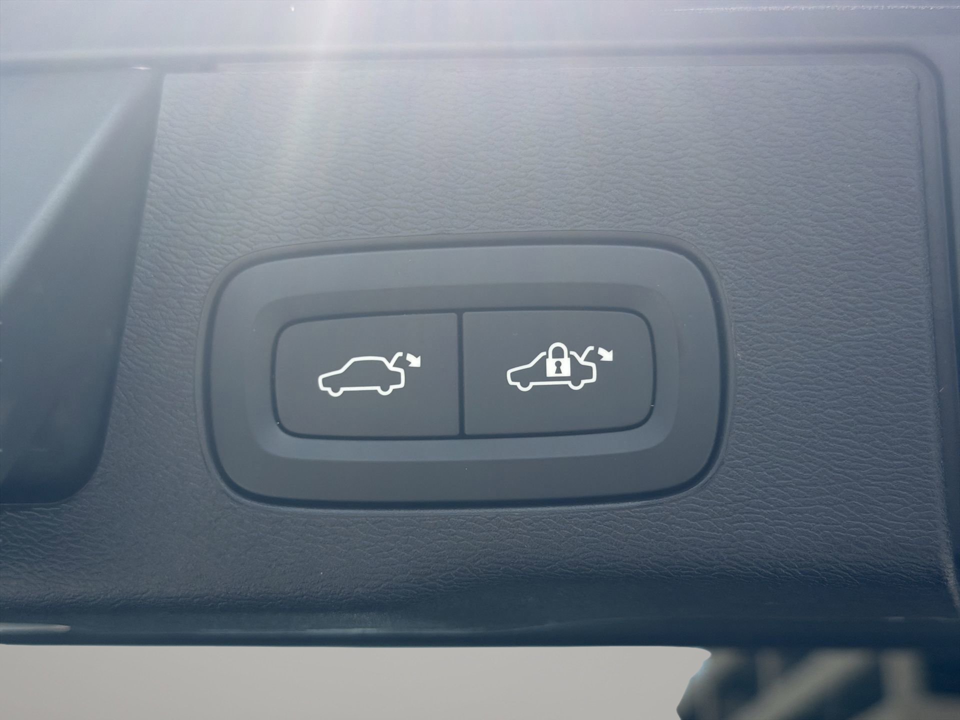 Used 2022 Volvo XC60 B5 Inscription w/ Protection Package Premier FWD image 45