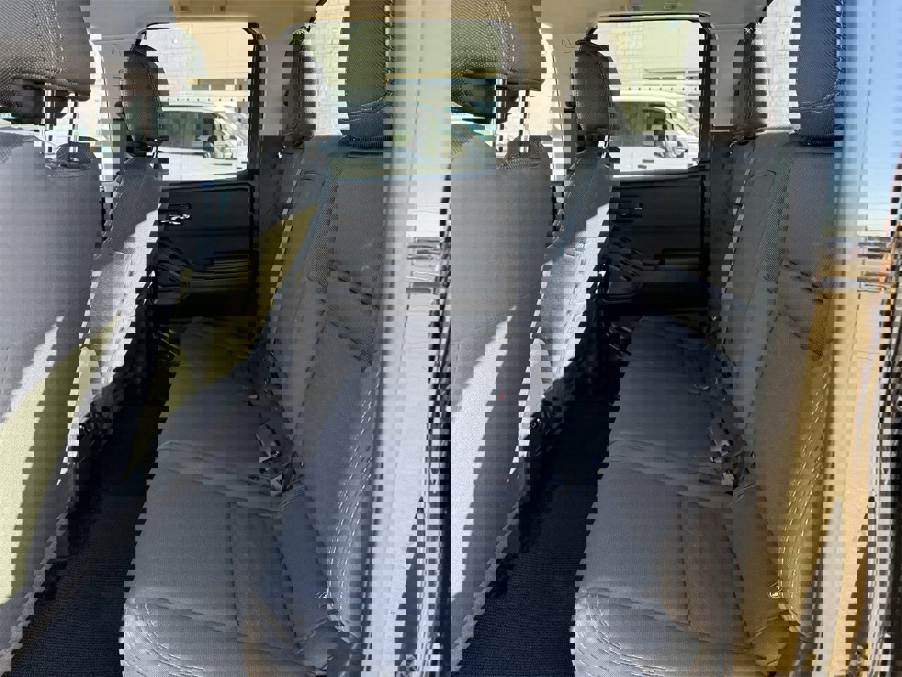 Used 2024 Nissan Frontier SV image 26