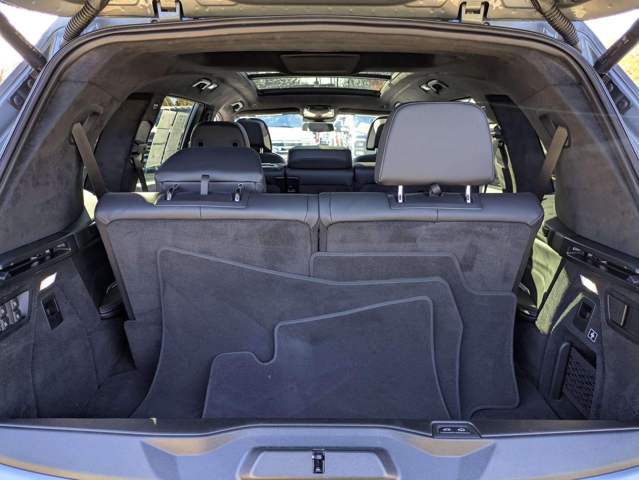 Used 2023 BMW X7 xDrive40i w/ M Sport Package image 34