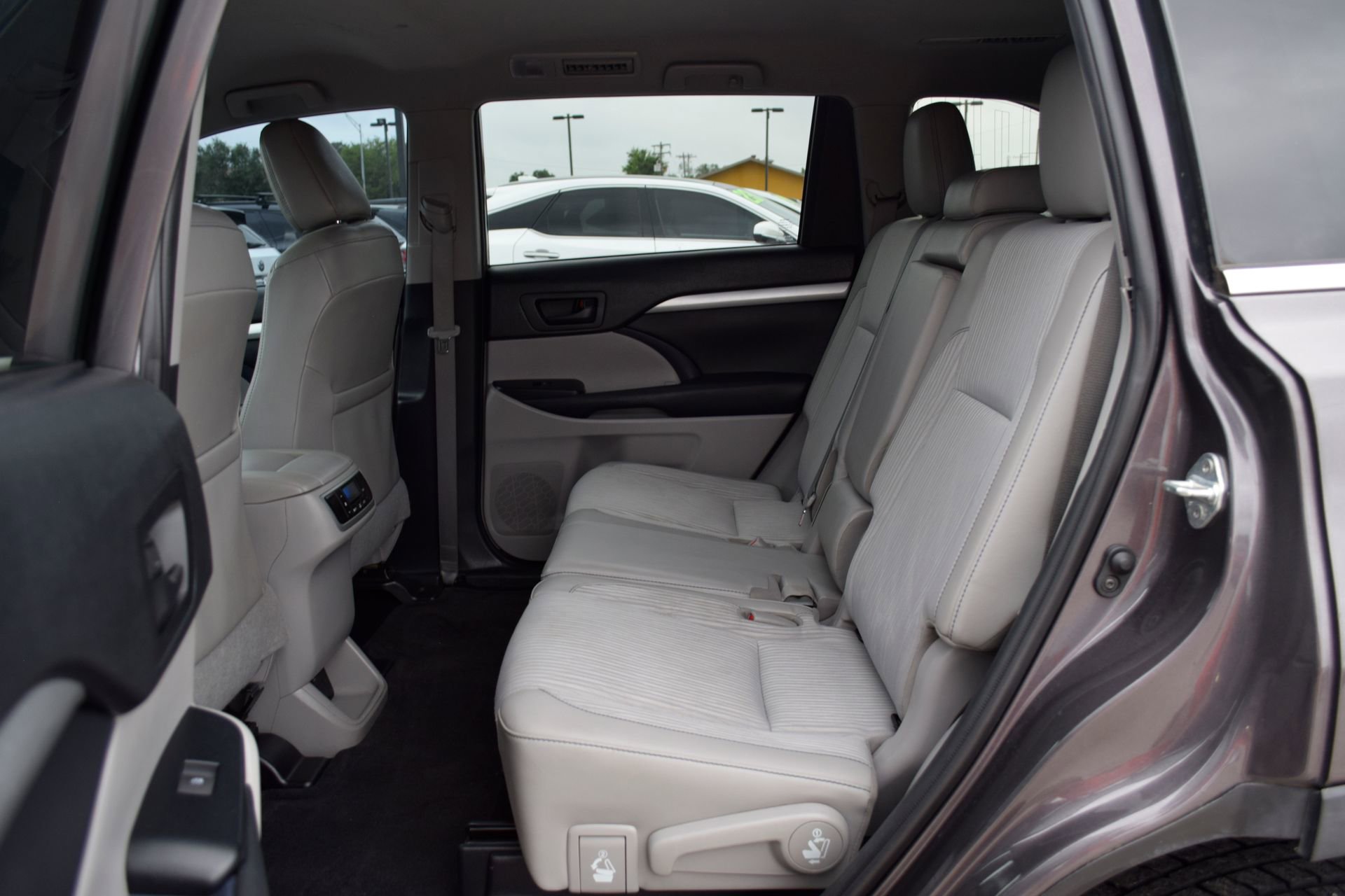 Used 2019 Toyota Highlander Plus FWD image 20