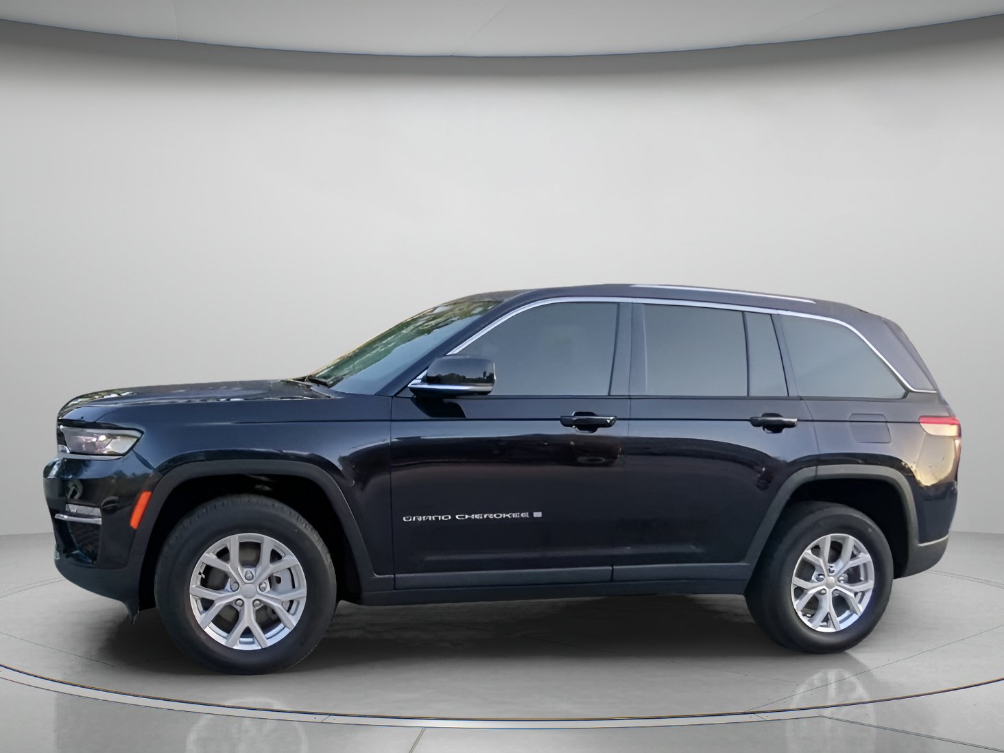 Used 2023 Jeep Grand Cherokee Limited w/ Luxury Tech Group II AWD/4WD image 15