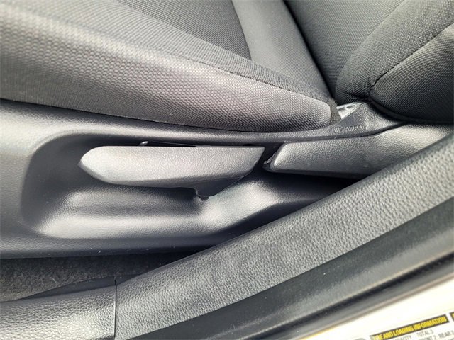 Used 2021 Toyota Corolla LE image 11