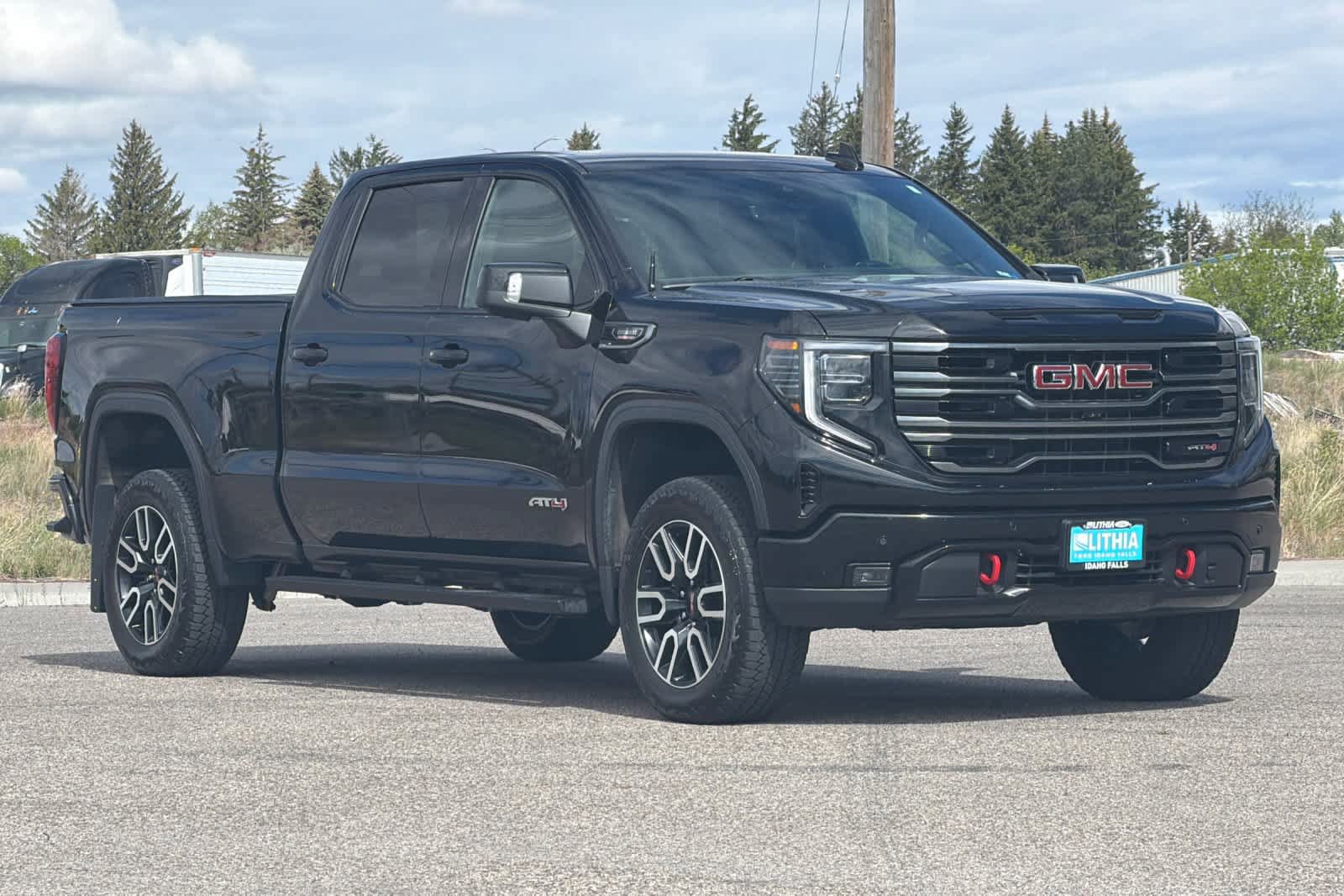Used 2025 GMC Sierra 1500 AT4 w/ Technology Package AWD/4WD image 9