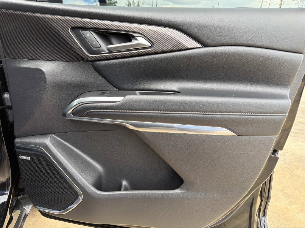 Used 2025 Chevrolet Traverse High Country w/ LPO, Floor Liner Package FWD image 18
