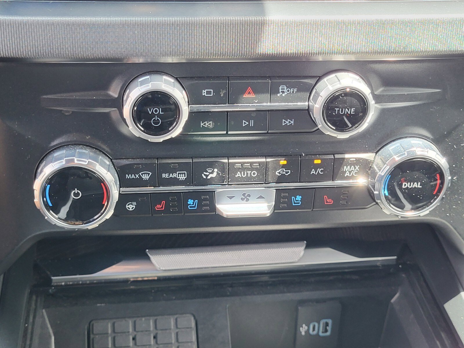 Certified 2025 Ford F350 Platinum AWD/4WD image 24