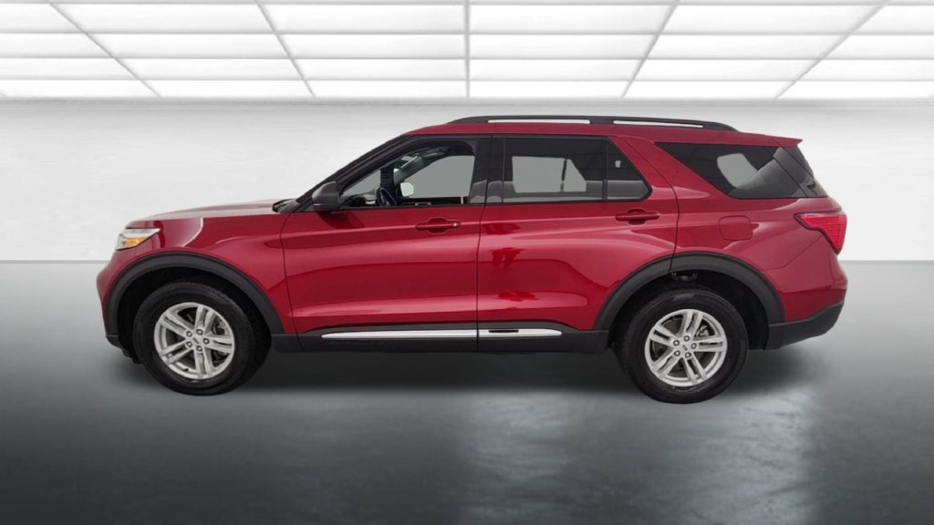 Certified 2024 Ford Explorer XLT w/ Equipment Group 202A AWD/4WD image 5