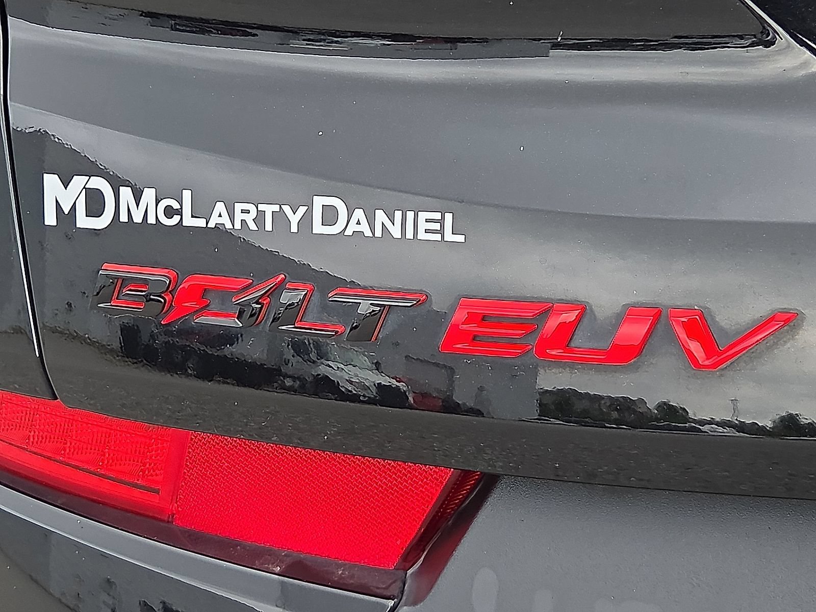 Used 2023 Chevrolet Bolt EUV Premier w/ Sun & Sound Package FWD image 9