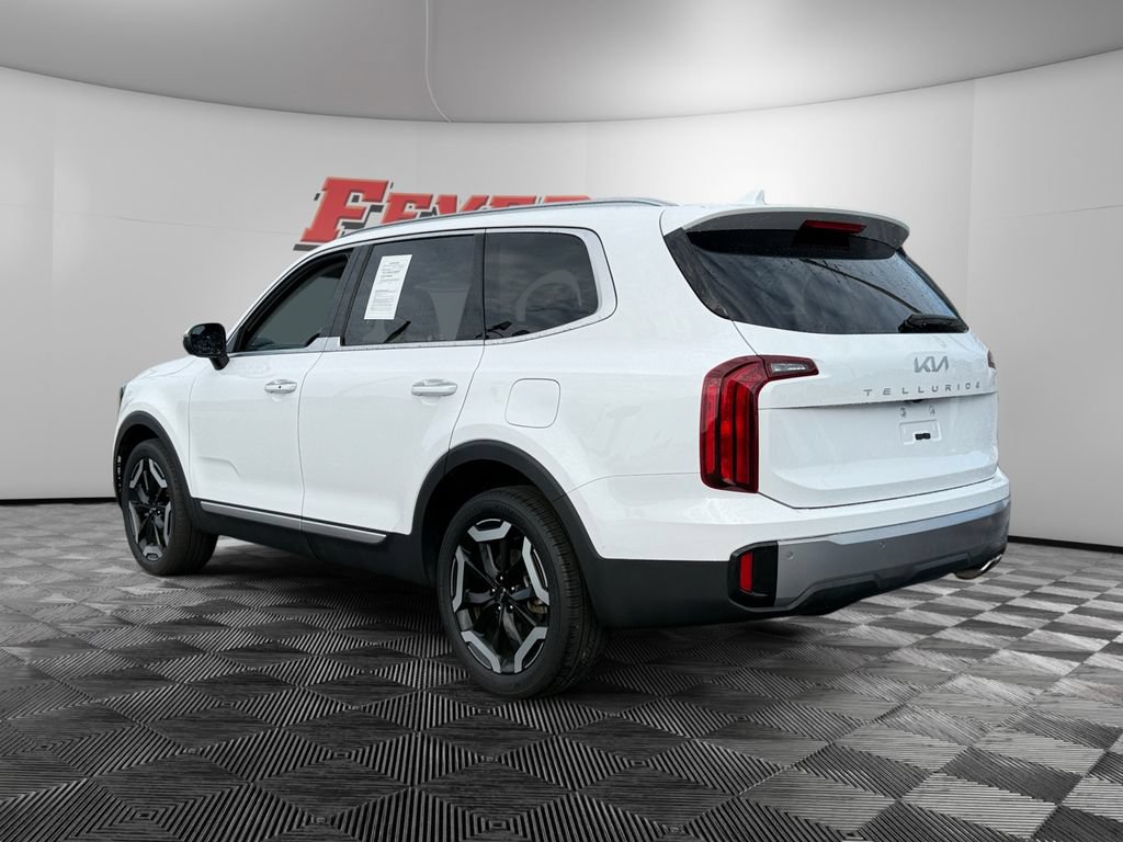 Used 2025 Kia Telluride S FWD image 3