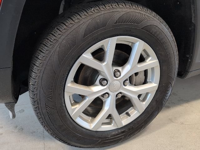 Used 2023 Jeep Grand Cherokee Limited AWD/4WD image 9