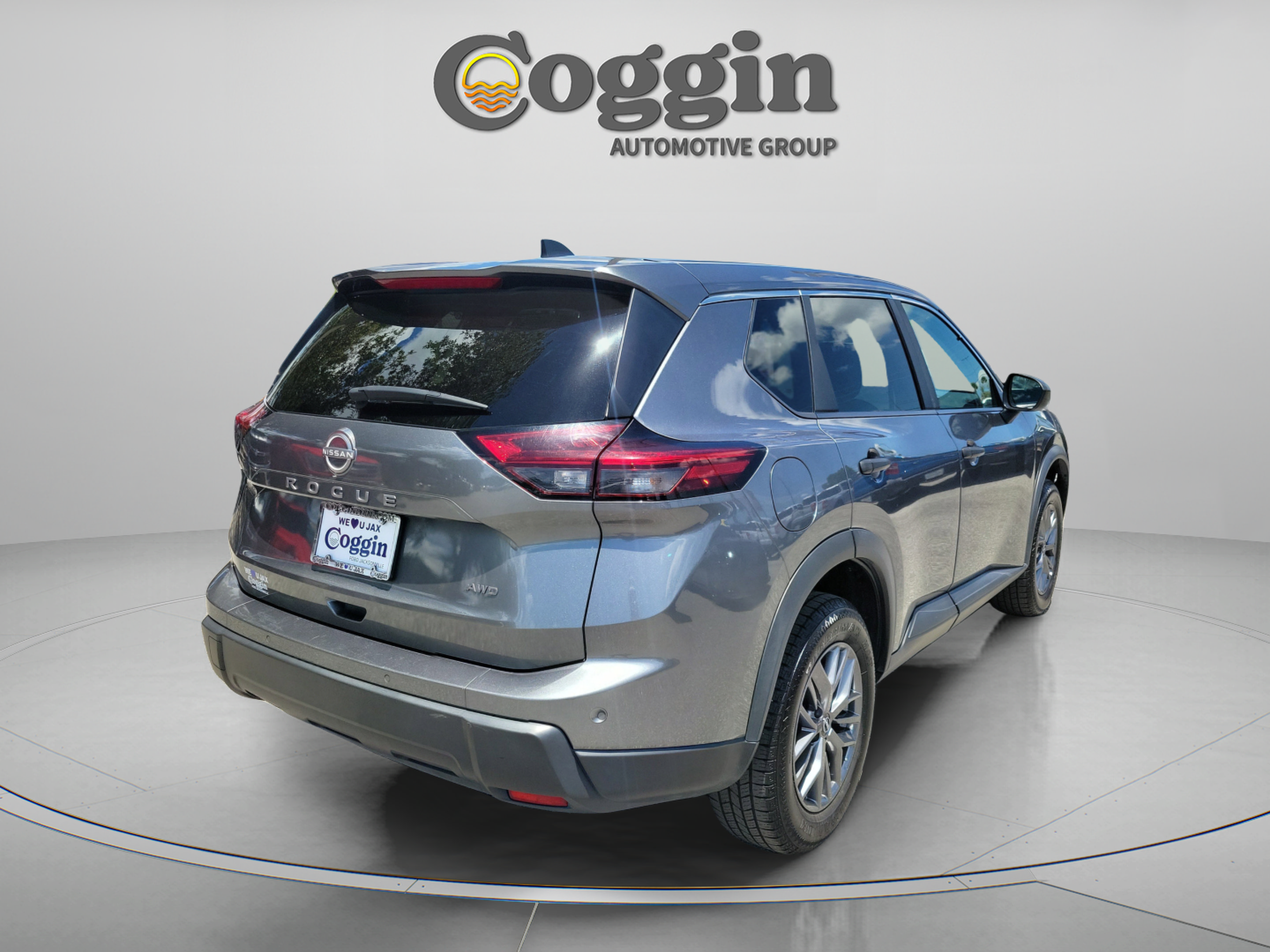 Used 2024 Nissan Rogue S AWD/4WD image 3