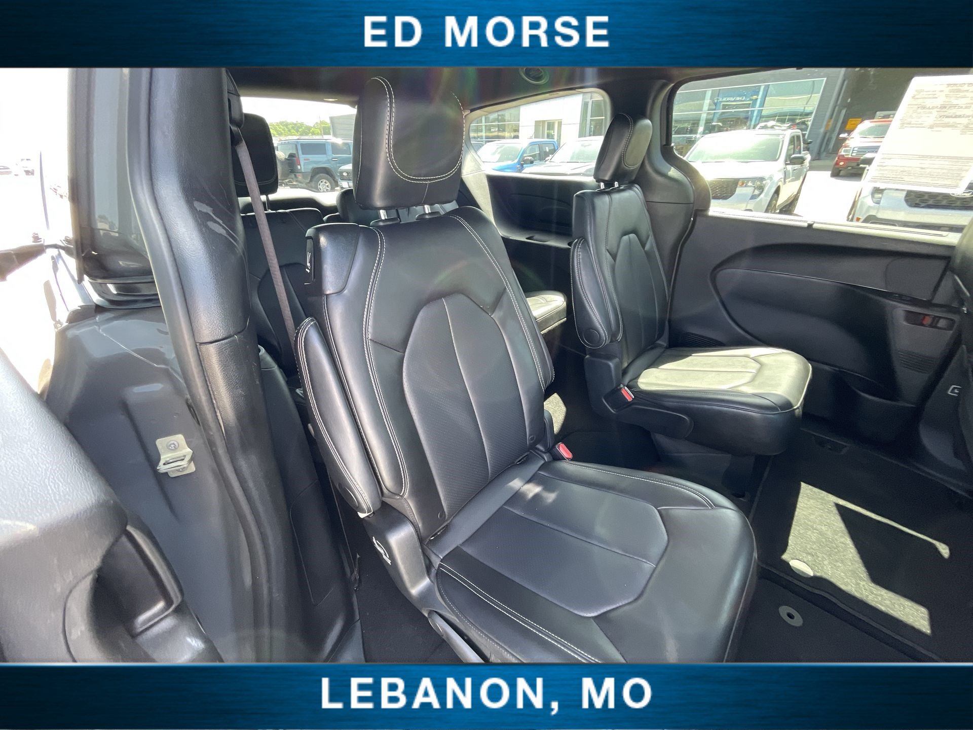 Used 2025 Chrysler Pacifica Select FWD image 24