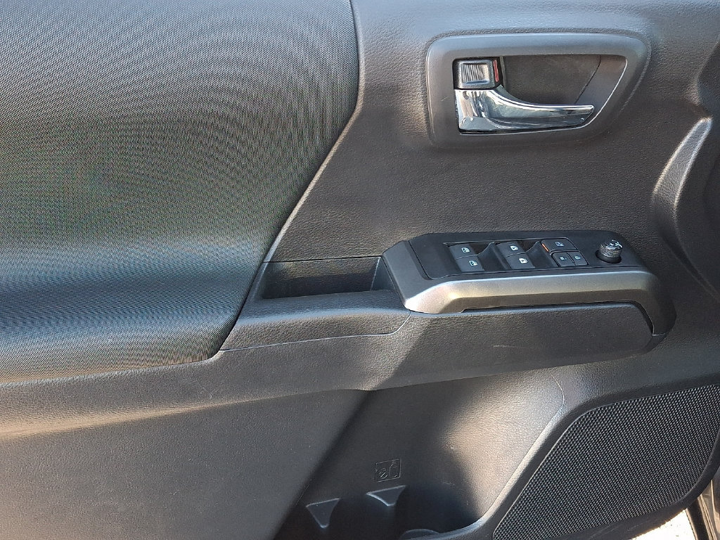 Used 2023 Toyota Tacoma TRD Off-Road AWD/4WD image 11