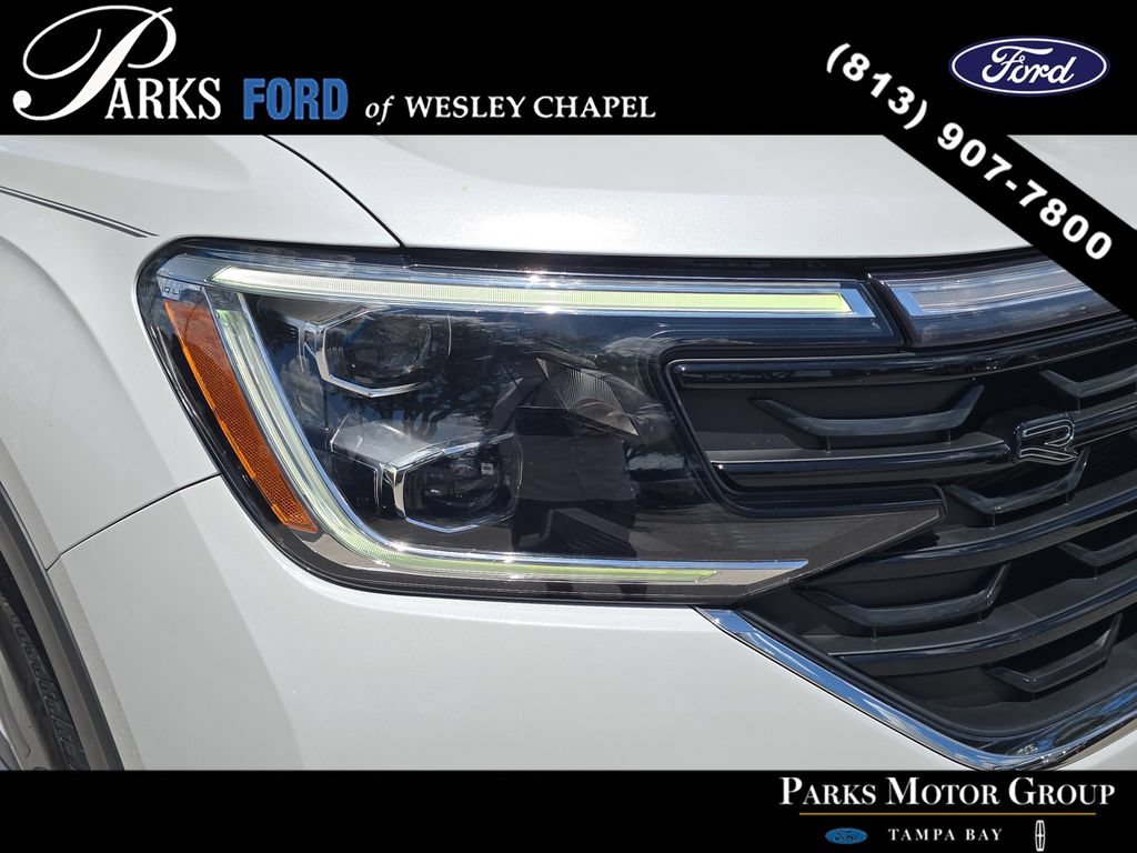 Used 2024 Volkswagen Atlas Cross Sport SEL R-Line AWD/4WD image 6