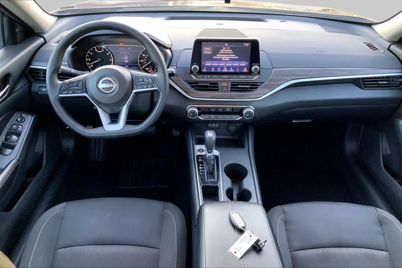 Used 2025 Nissan Altima 2.5 SV FWD image 14