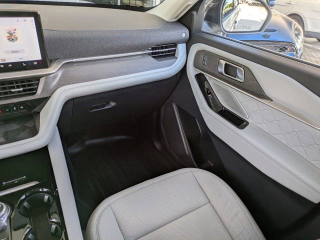 Certified 2025 Ford Explorer Platinum w/ LUX Leather Package AWD/4WD image 18