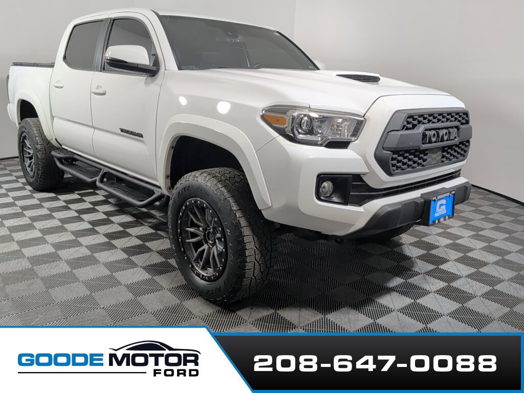 Used 2018 Toyota Tacoma TRD Sport w/ Technology Package AWD/4WD image 2