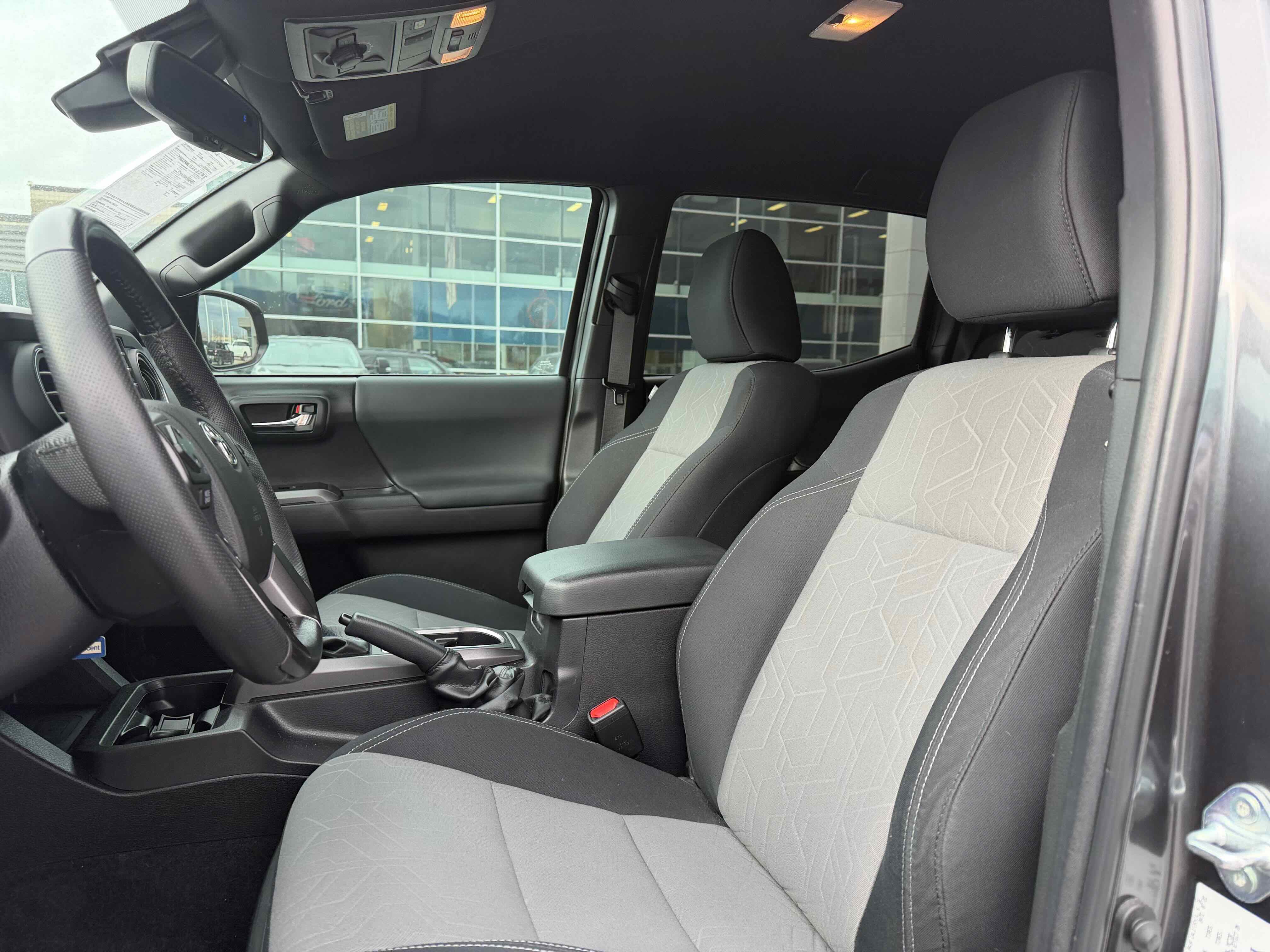 Used 2022 Toyota Tacoma TRD Off-Road image 15