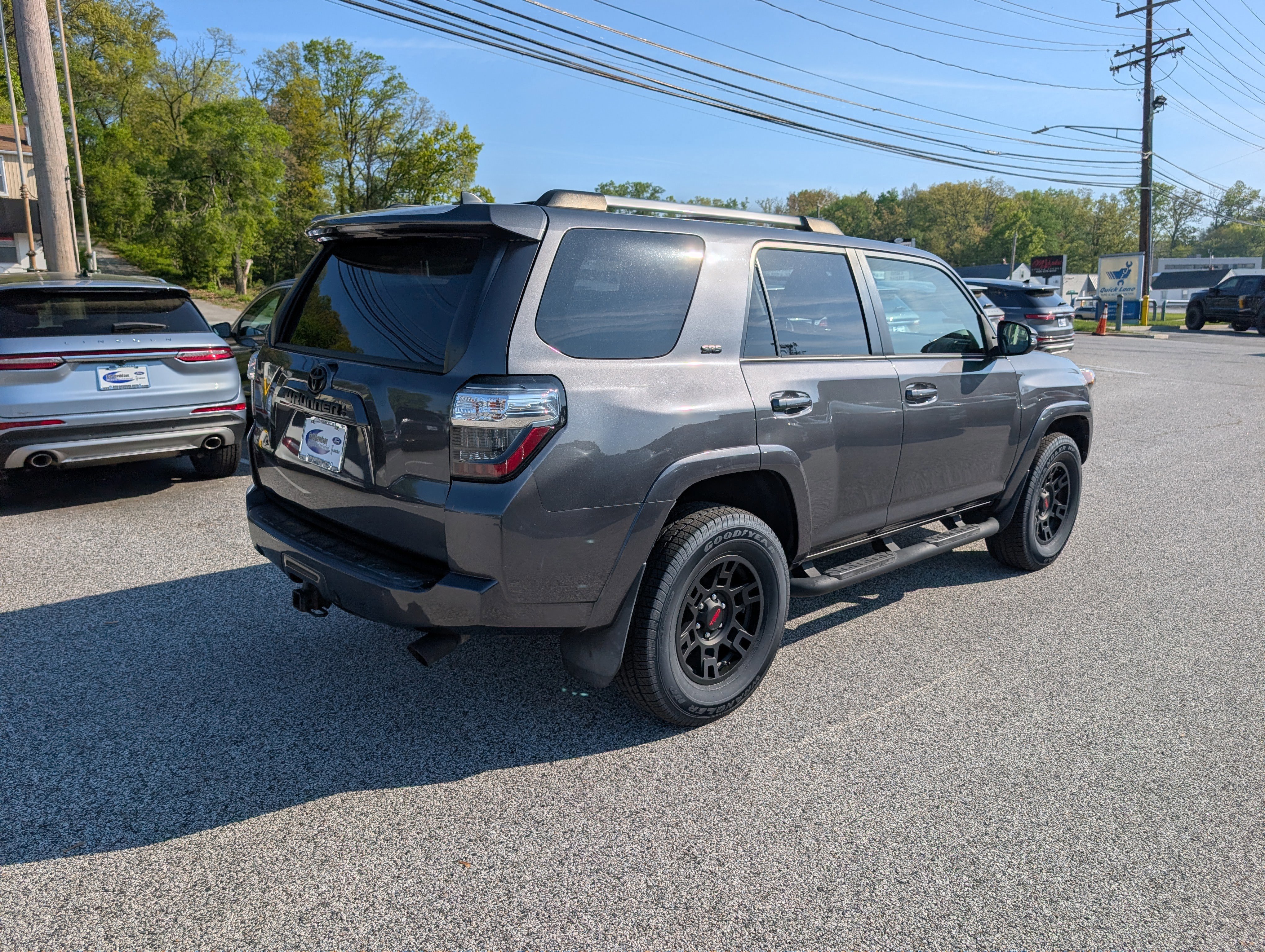 Used 2020 Toyota 4Runner SR5 Premium w/ Moonroof Package AWD/4WD image 4
