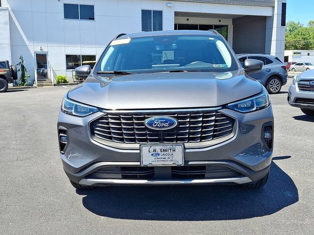 Certified 2025 Ford Escape Platinum FWD image 2