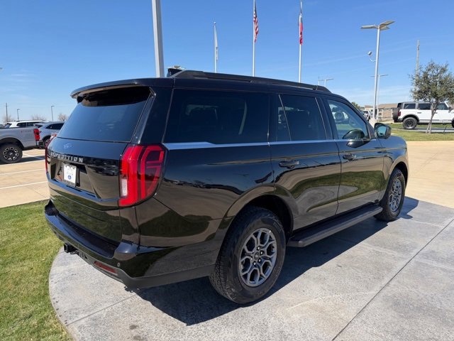 Certified 2025 Ford Expedition Active image 3