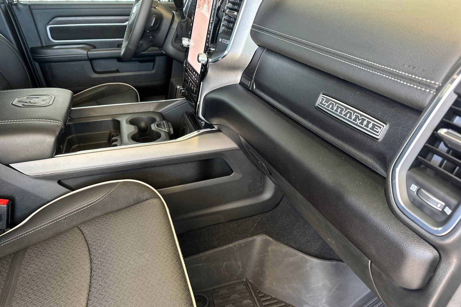 Used 2025 RAM 2500 Laramie AWD/4WD image 18