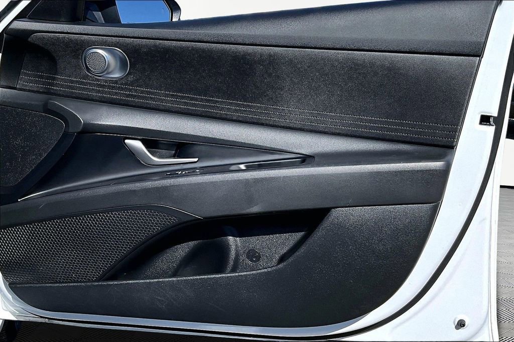 Used 2024 Hyundai Elantra SE image 24