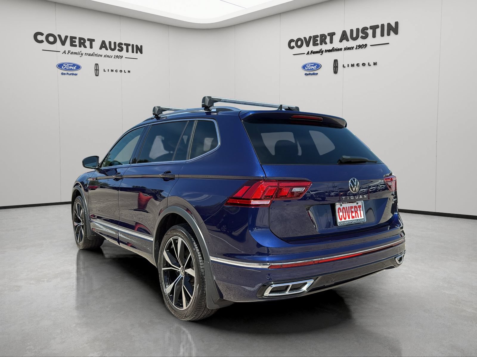 Used 2024 Volkswagen Tiguan SEL R-Line AWD/4WD image 3
