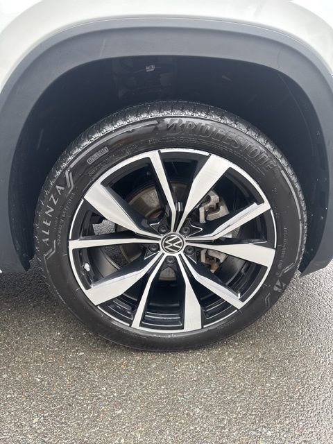 Used 2024 Volkswagen Atlas SEL Premium R-Line AWD/4WD image 12