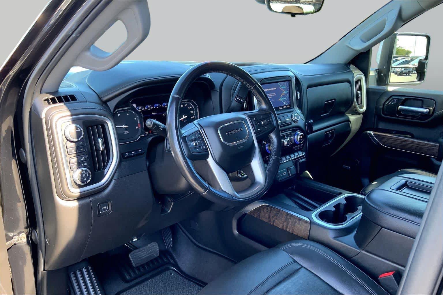 Used 2022 GMC Sierra 2500 Denali w/ Denali Black Diamond Edition AWD/4WD image 16