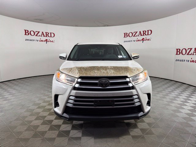 Used 2017 Toyota Highlander LE FWD image 2
