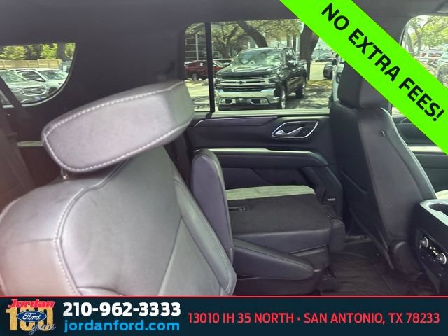 Used 2022 Chevrolet Suburban LT w/ Luxury Package RWD image 12