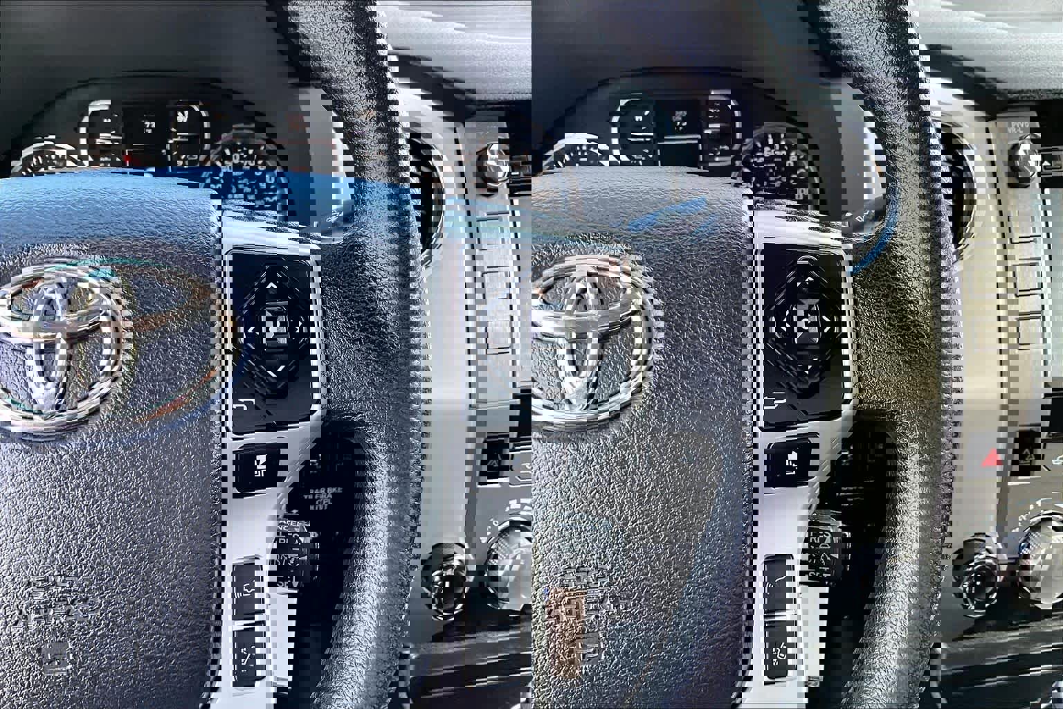 Used 2018 Toyota Tundra SR5 w/ SR5 Upgrade Package image 24