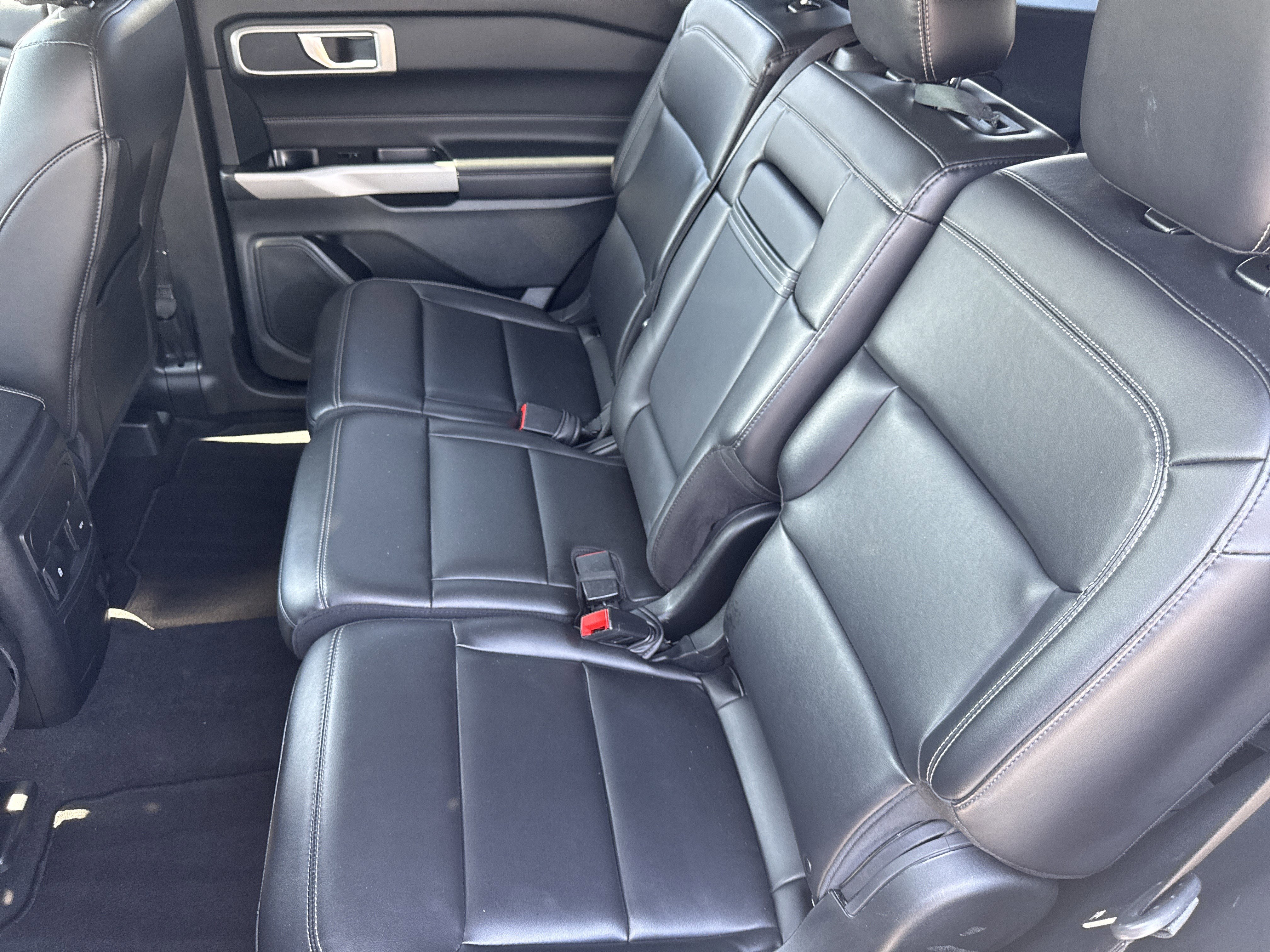 Certified 2024 Ford Explorer XLT w/ Equipment Group 202A AWD/4WD image 23