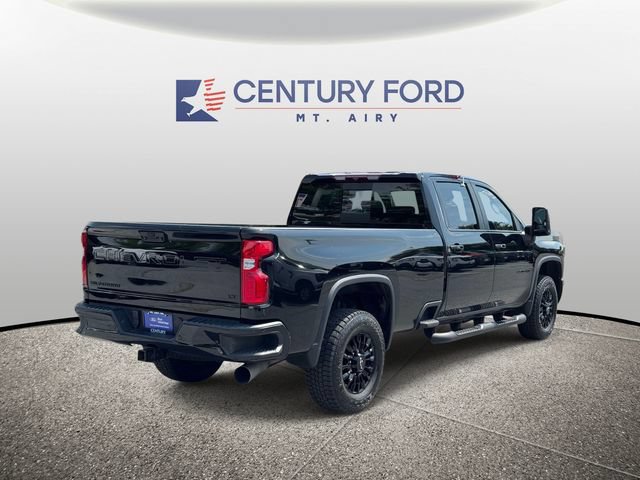 Used 2024 Chevrolet Silverado 3500 LT w/ Midnight Edition AWD/4WD image 2
