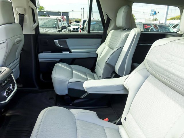 Certified 2025 Ford Expedition Platinum w/ Platinum Ultimate Package image 18