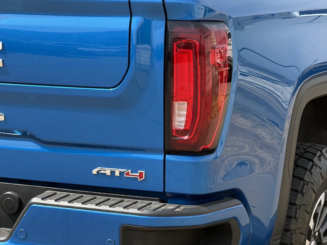 Used 2023 GMC Sierra 1500 AT4 w/ AT4 Premium Package AWD/4WD image 7