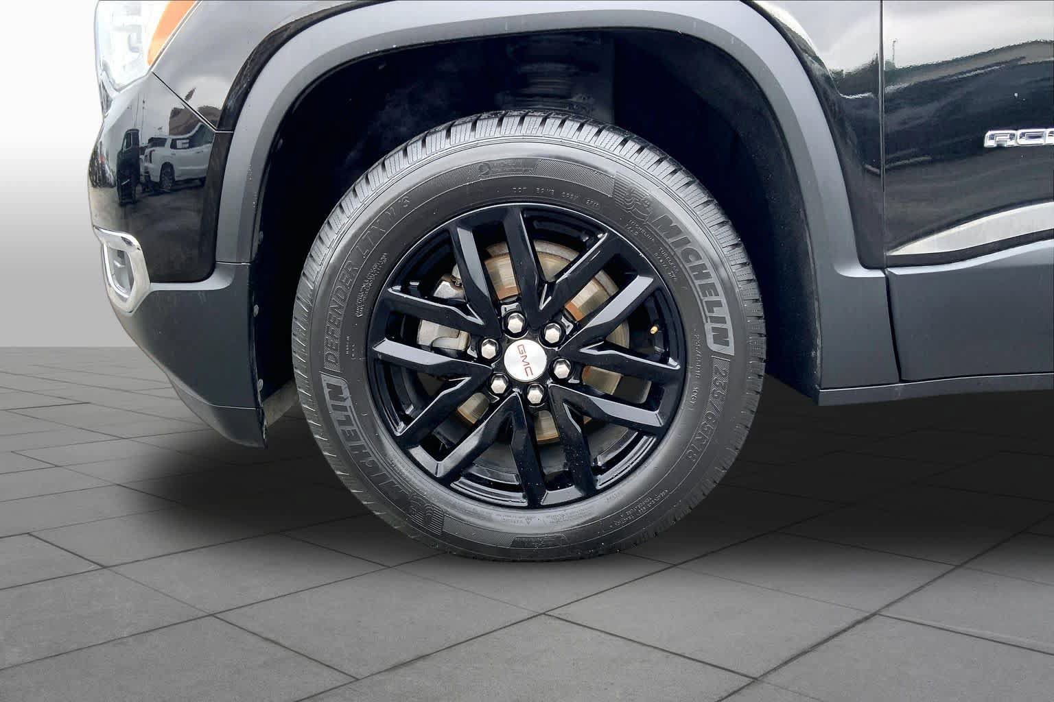 Used 2019 GMC Acadia SLT w/ LPO, Floor Liner Package FWD image 11
