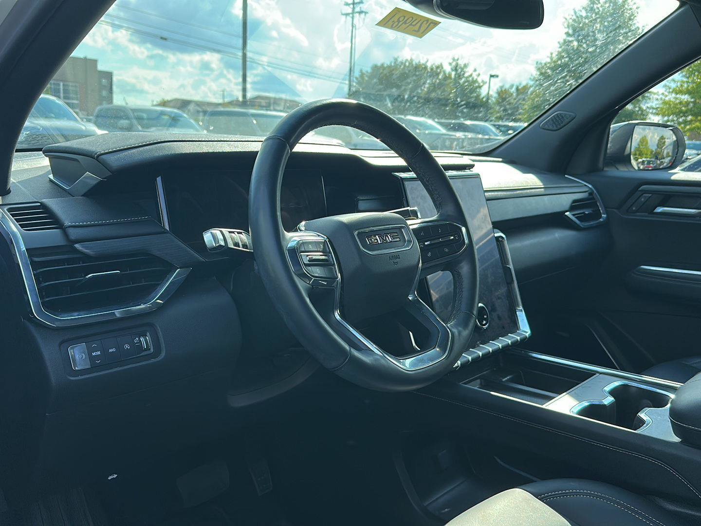 Used 2024 GMC Acadia Elevation AWD/4WD image 2
