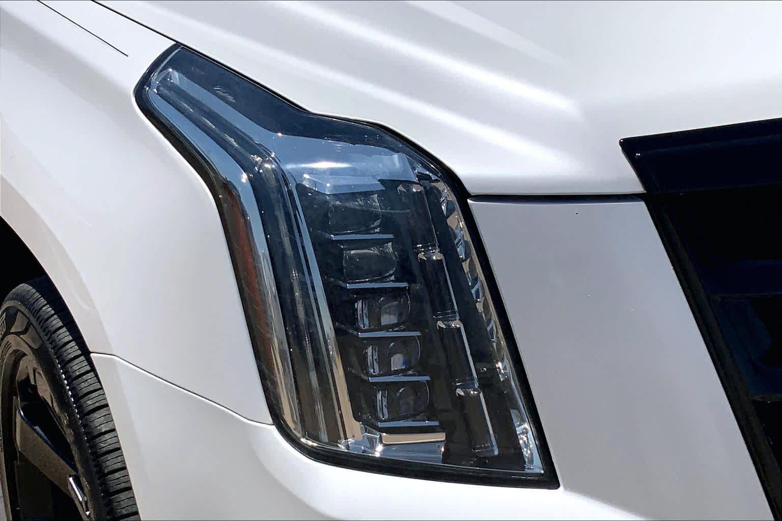 Used 2019 Cadillac Escalade Premium Luxury AWD/4WD image 28