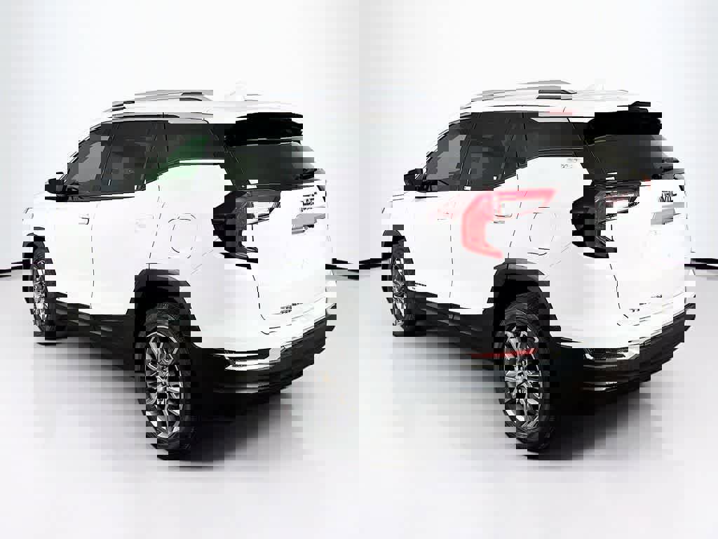 Used 2024 GMC Terrain SLT image 3