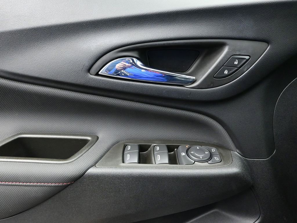 Used 2023 Chevrolet Equinox RS w/ LPO, Hit The Road Package FWD image 17
