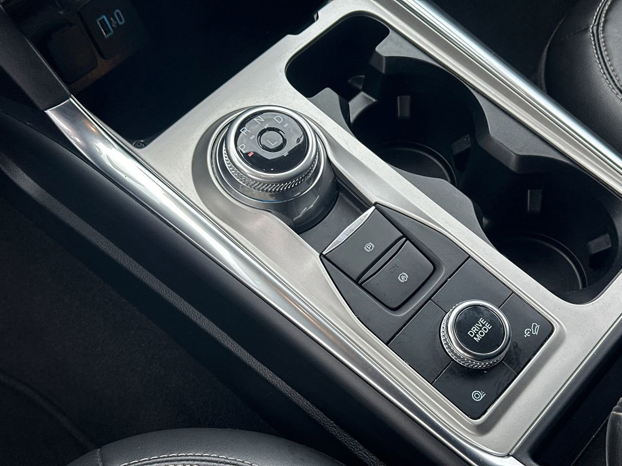 Certified 2022 Ford Explorer XLT w/ Equipment Group 202A image 33