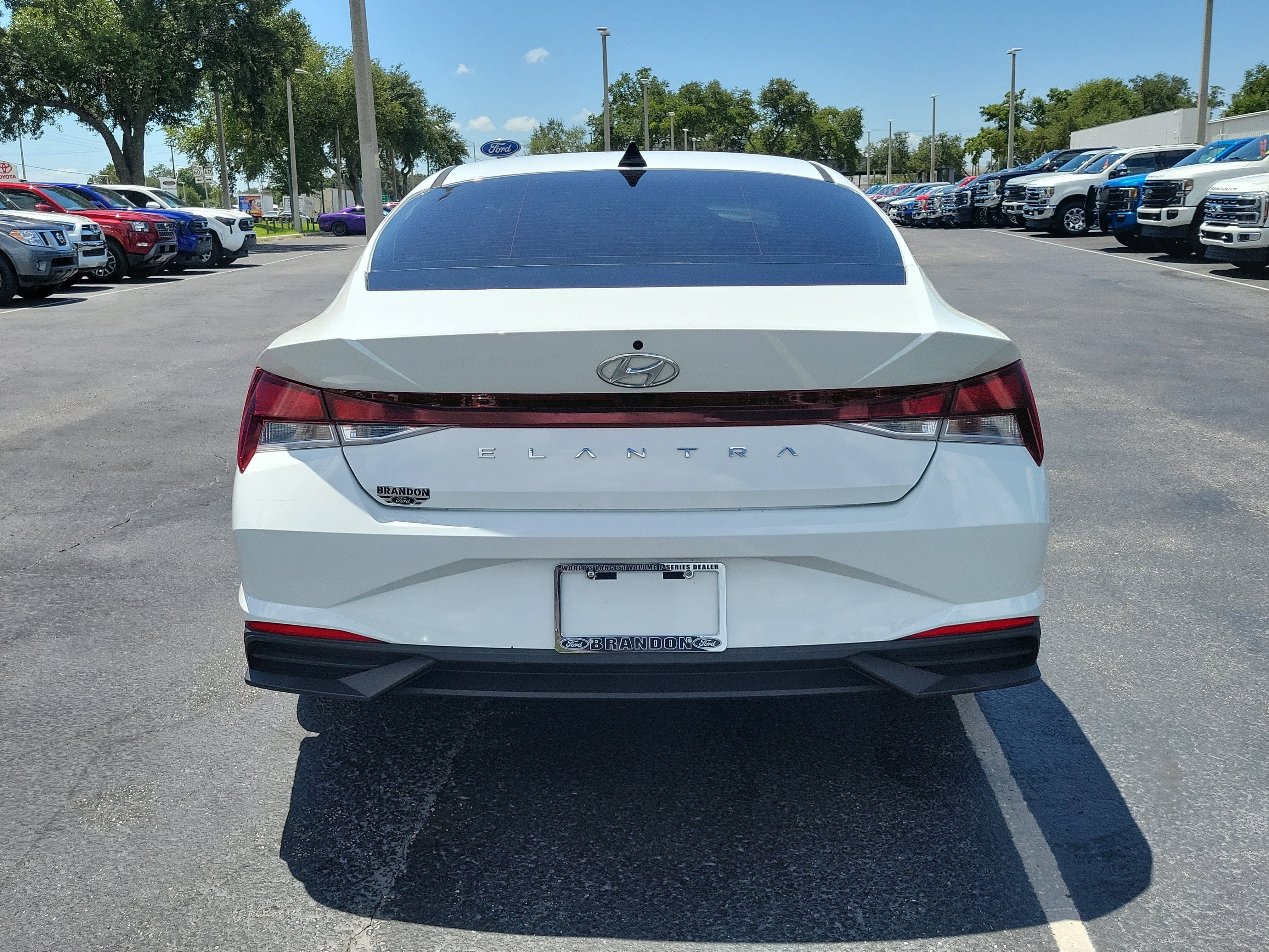 Used 2022 Hyundai Elantra SEL w/ Convenience Package FWD image 8